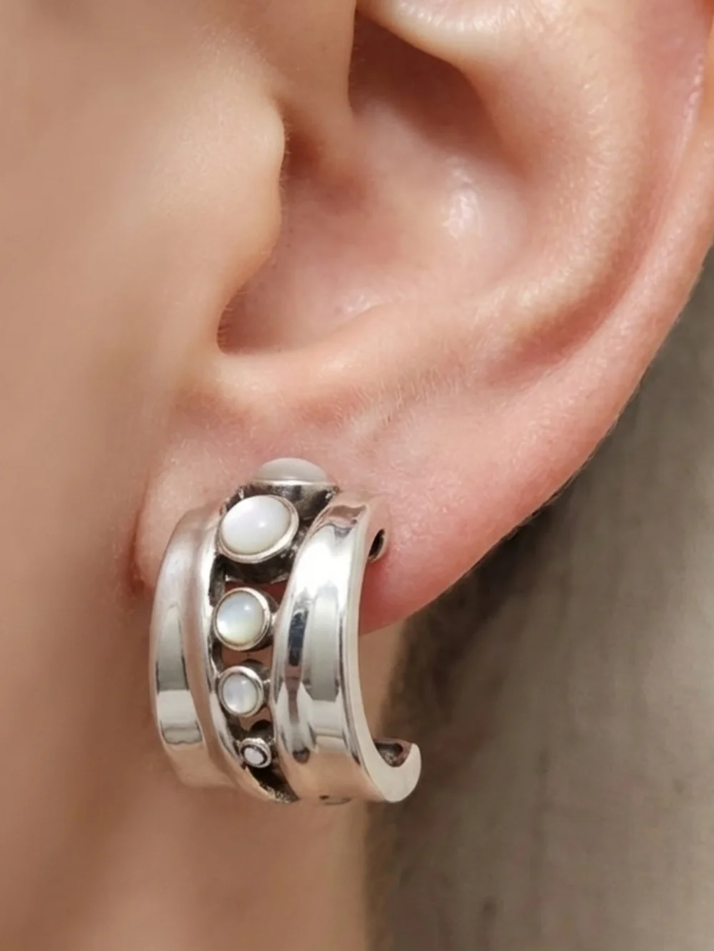 Barse Chunky 925 Sterling Silver Mother of Pearl Modernist Wide Hoop Earrings - Picture 1 of 13
